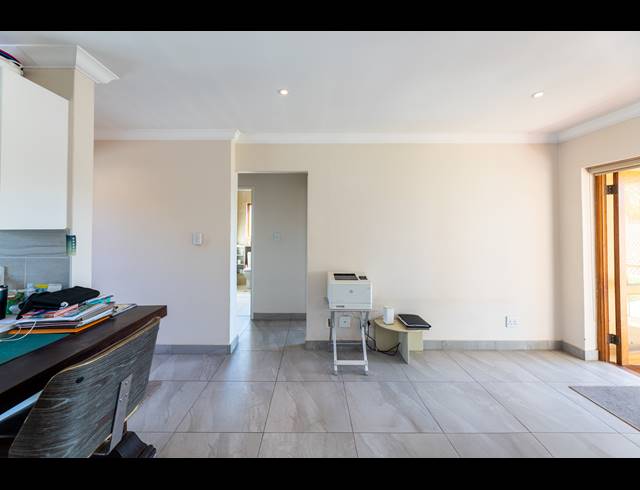 2 BEDROOM TOWNHOUSE FOR SALE IN LONEHILL